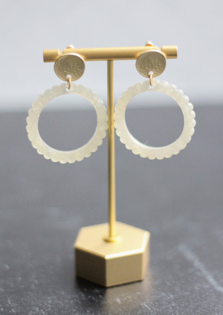 The Reese - Acrylic Scalloped Circle Stud Earrings